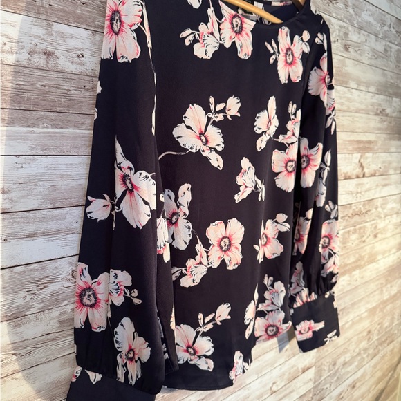 Ann Taylor Ms Size Small Navy Floral Women's Top
Poly Slip on Blouse Lg Slv.EUC - Picture 2 of 7